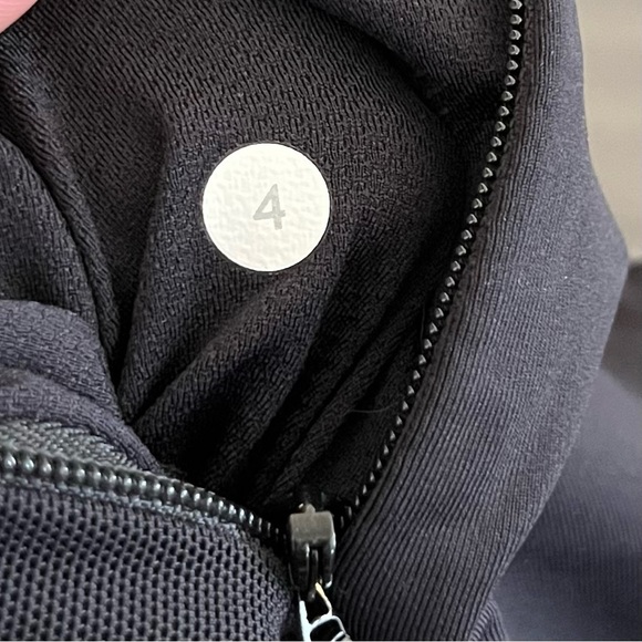 Lululemon Women's Size 4 Run Crop Black Mesh Leggings - Picture 9 of 9